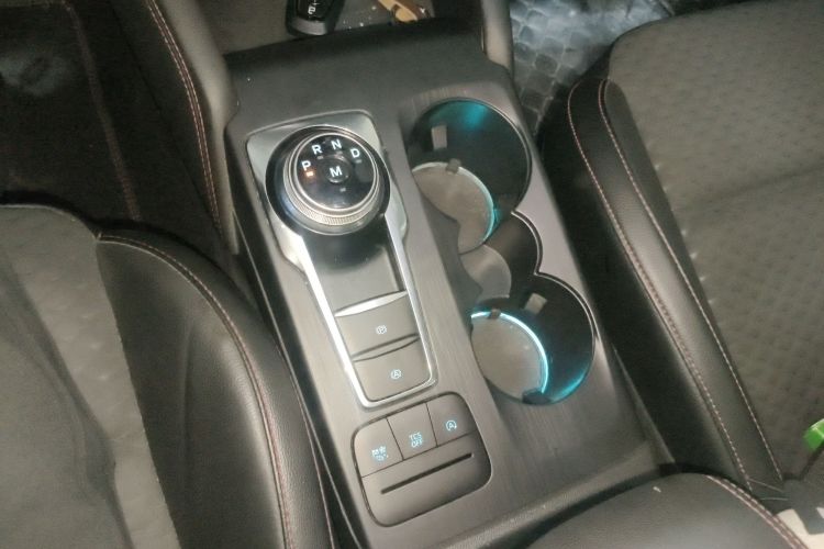 福特 福克斯 2020款 三厢 EcoBoost 180 自动ST Line局部细节18