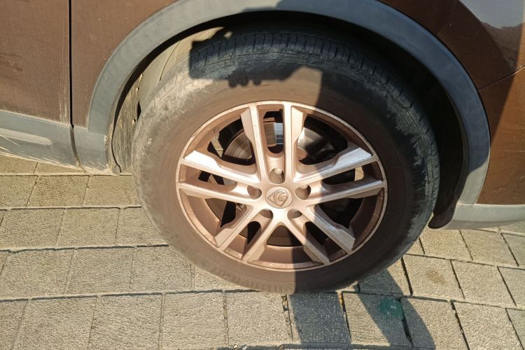 宝骏560 2015款 1.8L 手动精英型车身外观10