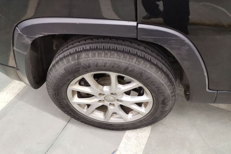 Jeep 自由光 2016款 2.4L 专业版车身外观6008