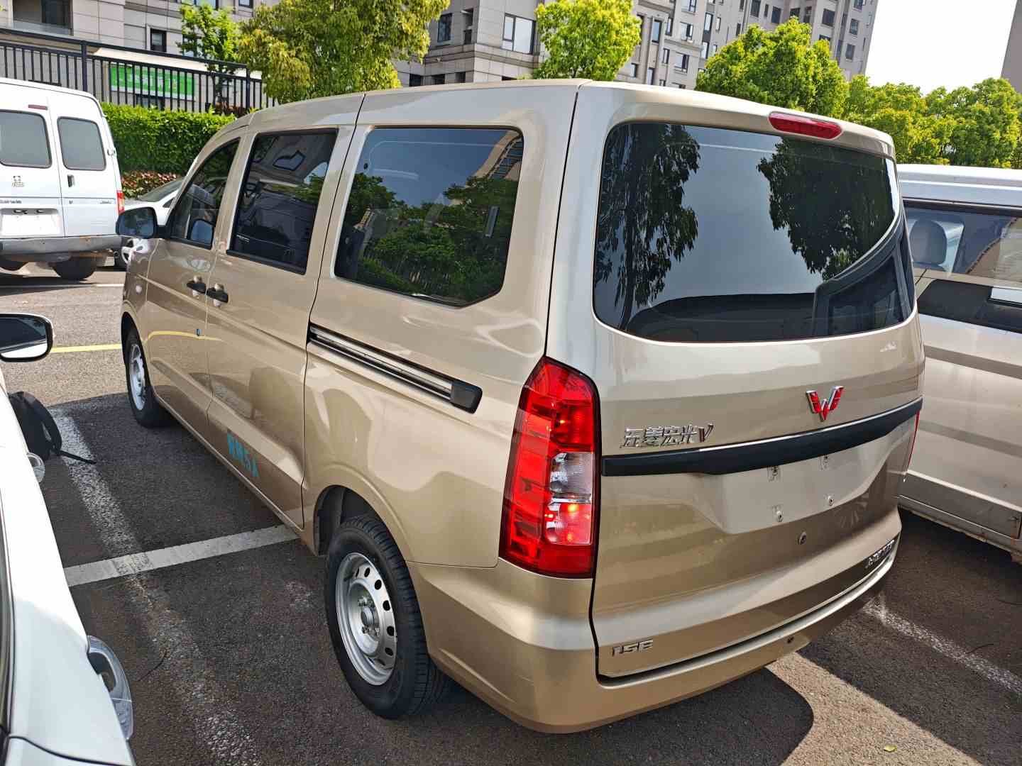 五菱汽车 五菱宏光V 2022款 1.5L劲取版电动助力LAR(3)