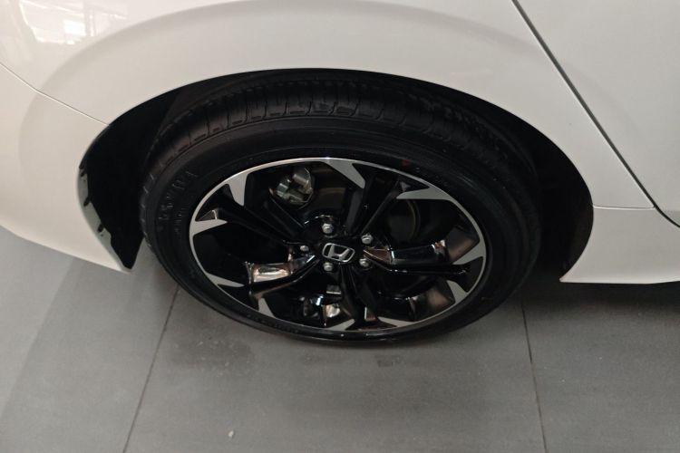 本田 思域 2023款 HATCHBACK 240TURBO CVT极锐版车身外观6008