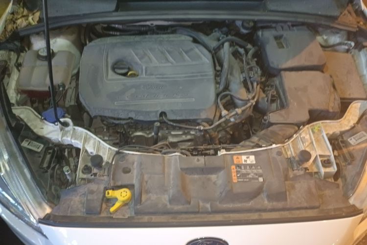 福特 福克斯 2017款 三厢 EcoBoost 180 自动精英型局部细节24