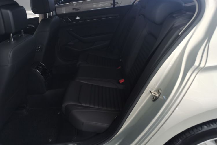 大众 迈腾 2019款 330TSI DSG 豪华型 国V中控内饰21