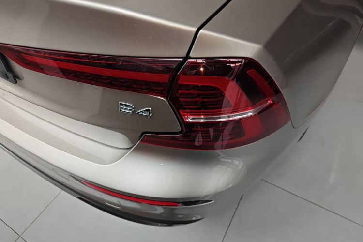 沃尔沃S60 2026款 B4 智逸豪华版车身外观9