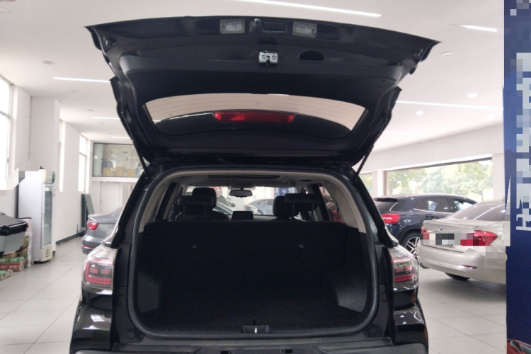 起亚 智跑 2018款 2.0L 自动智享豪华版 国V机舱底盘23