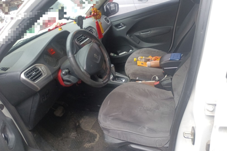 标致301 2016款 1.6L 自动舒适版中控内饰19