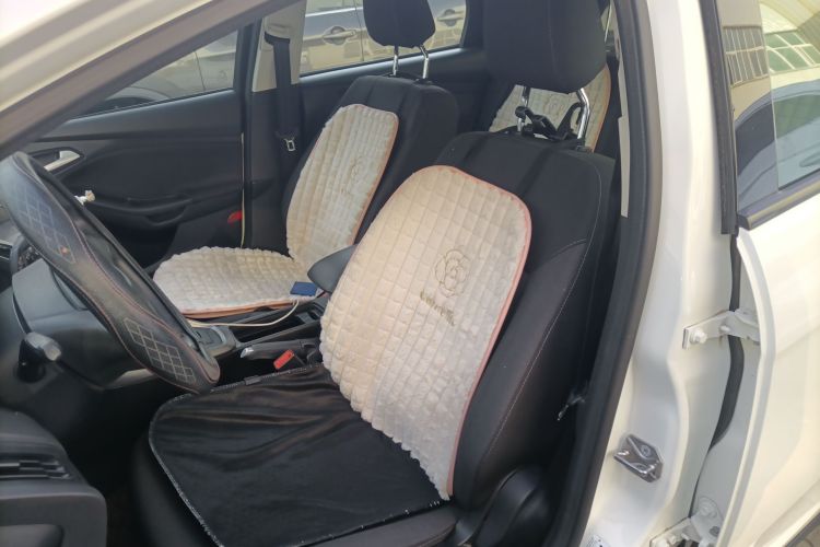 福特 福克斯 2015款 两厢 1.6L 自动舒适型中控内饰19