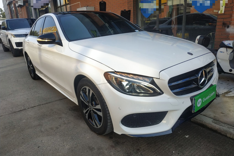 奔驰C级 2018款 C 200 运动版车身外观3