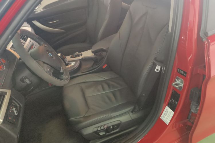 宝马3系 2014款 320i 时尚型局部细节19