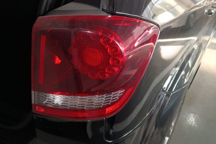 道奇 酷威 2016款 2.4L 两驱旅行版车身外观6006