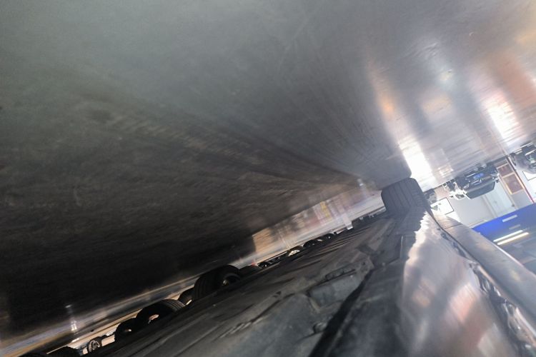 奔驰E级 2018款 E 300 L 运动豪华型局部细节9002