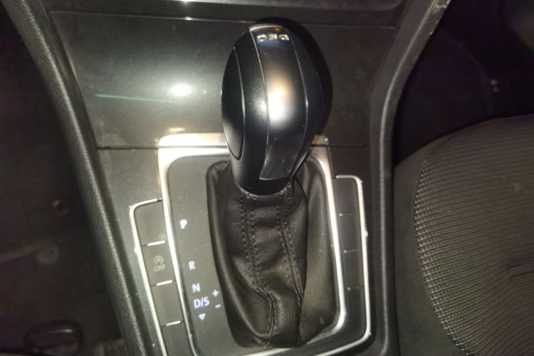 大众 高尔夫 2018款 230TSI 自动舒适型中控内饰18