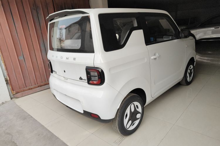 吉利银河 熊猫 2025款 210km 元气熊车身外观7