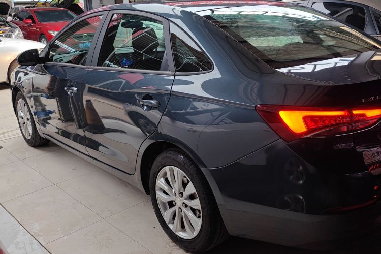 别克 英朗 2021款 1.3T 自动轻混动进取型车身外观4