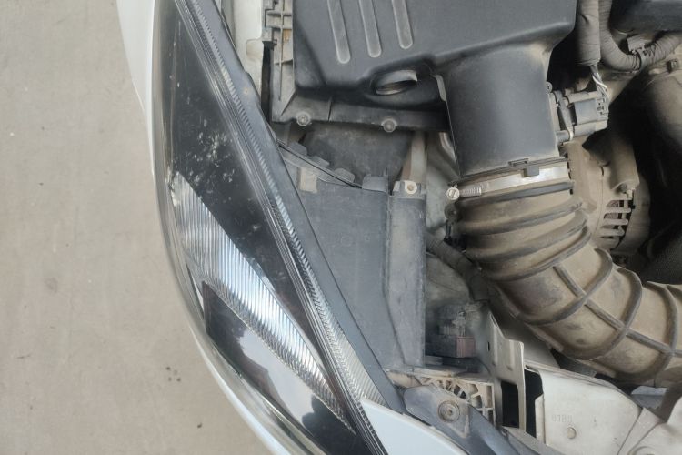 别克 君威 2015款 2.0L 精英时尚型局部细节9006