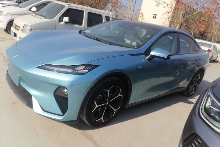 深蓝汽车 深蓝L07 2025款 230Ultra乾崑智驾ADS SE增程版车身外观4