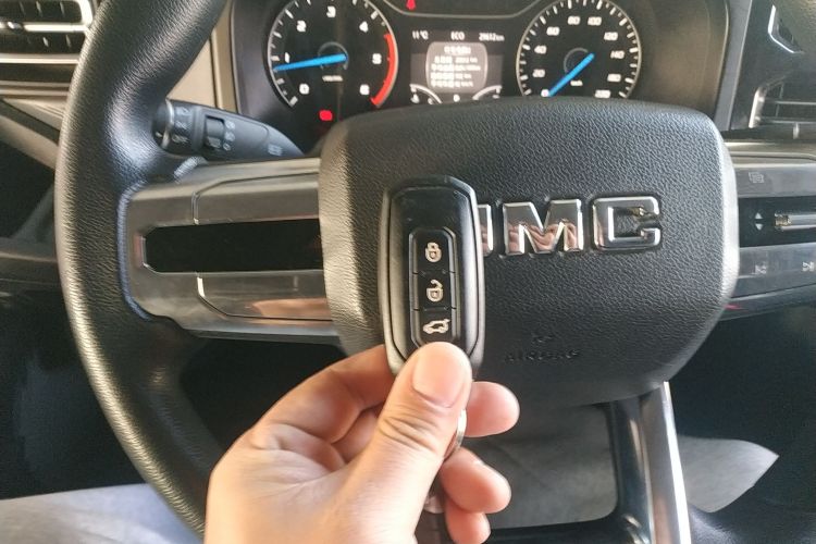 江铃福顺 2023款 2.0T 自动中轴中高顶商运型厢式运输车2/3座中控内饰7001