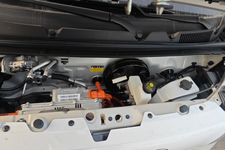 五菱汽车 宏光MINIEV 2024款 第三代 215km 青春版机舱底盘24