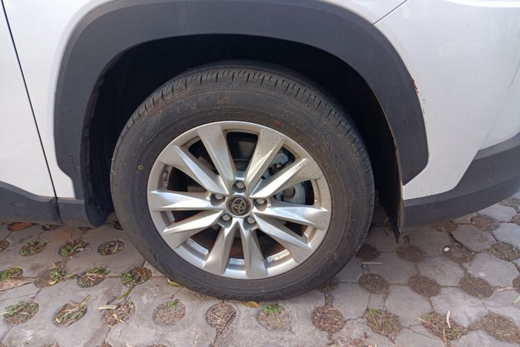 丰田 卡罗拉锐放 2023款 2.0L 先锋版车身外观10