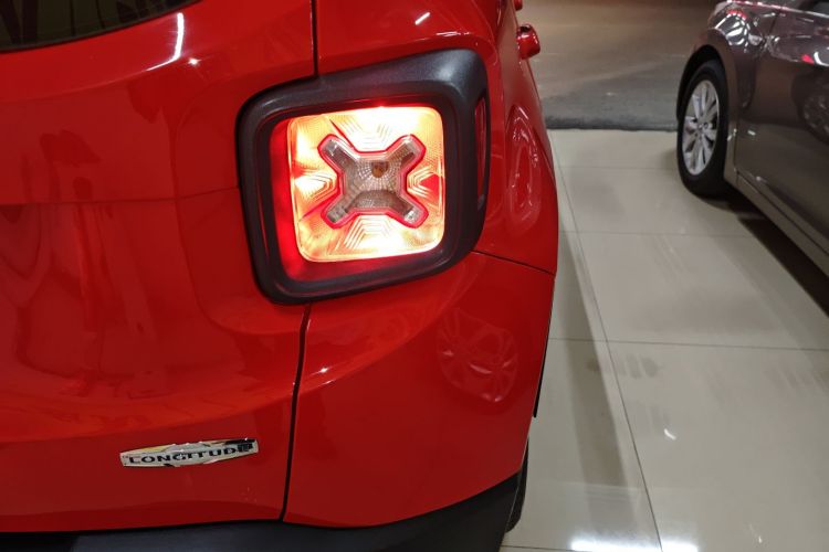 Jeep 自由侠 2017款 180T 自动高能版车身外观9