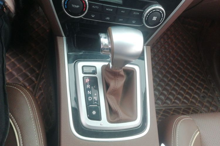 猎豹汽车 猎豹CS10 2017款 1.5T CVT尊贵型中控内饰18