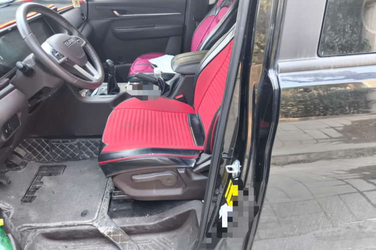 BAW北汽制造 锐胜王牌M7 2023款 2.0L 长轴行政版 9座中控内饰21