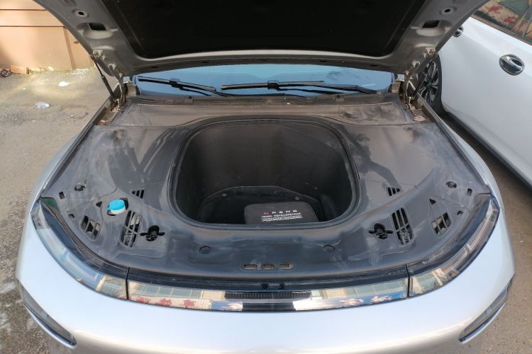 小鹏P7 2022款 586G机舱底盘24