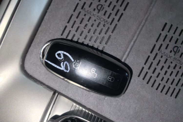 腾势N8 2023款 四驱超混旗舰七座版中控内饰7001