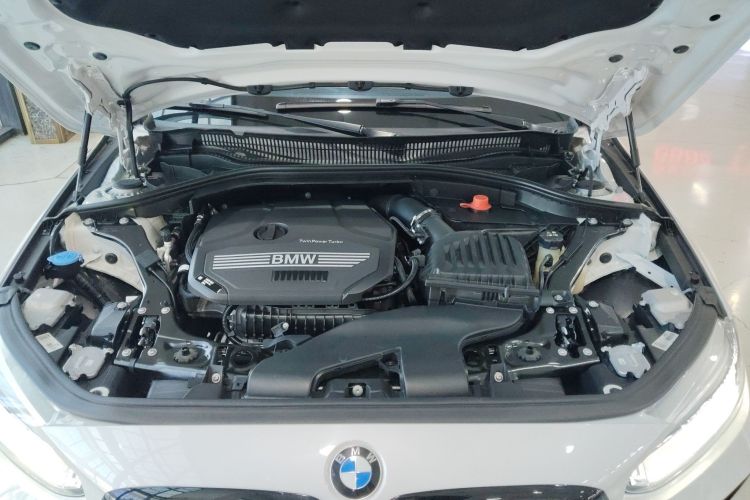 宝马1系 2022款 120i M运动曜夜版机舱底盘24