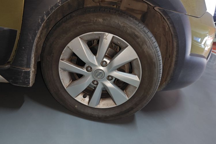 日产 骊威 2013款 劲锐 1.6XL CVT舒适版车身外观10