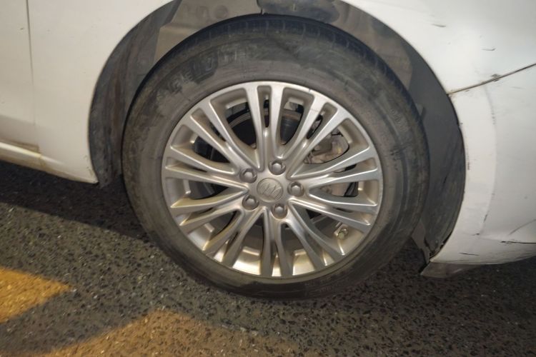 别克 英朗 2017款 15N 自动精英型车身外观10