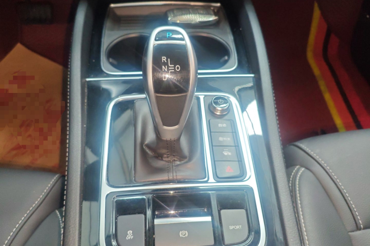 比亚迪 宋MAX 2021款 升级版 1.5T 自动尊贵型 6座局部细节18