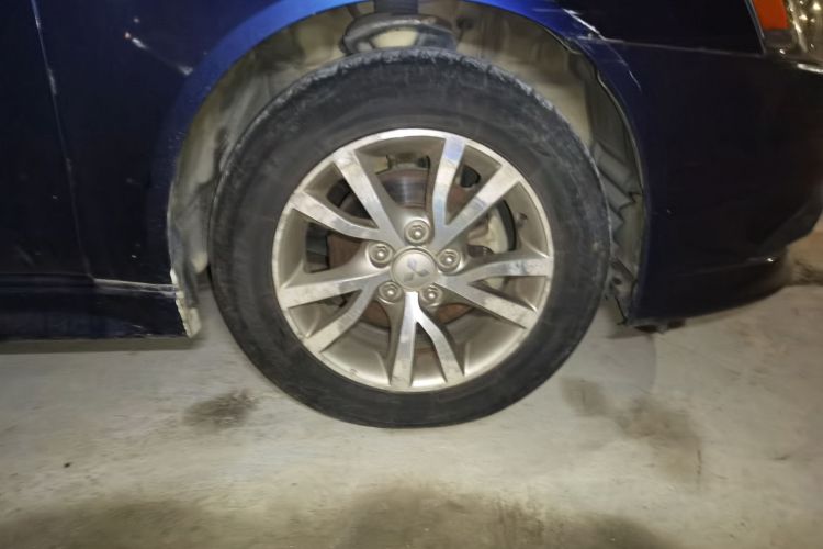 三菱 翼神 2013款 时尚版 1.8L 手动舒适型车身外观10