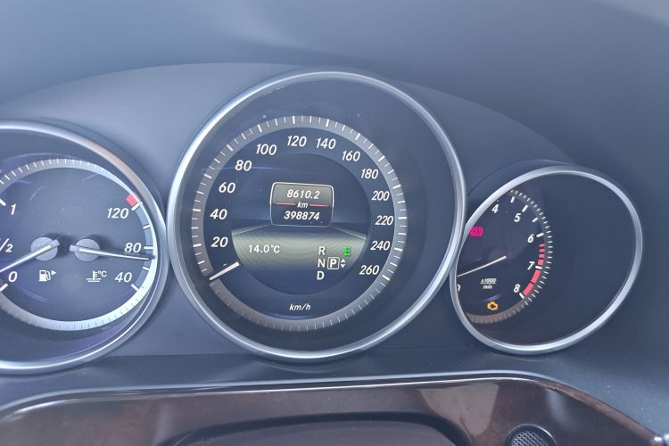 奔驰E级 2014款 E 300 L中控内饰15