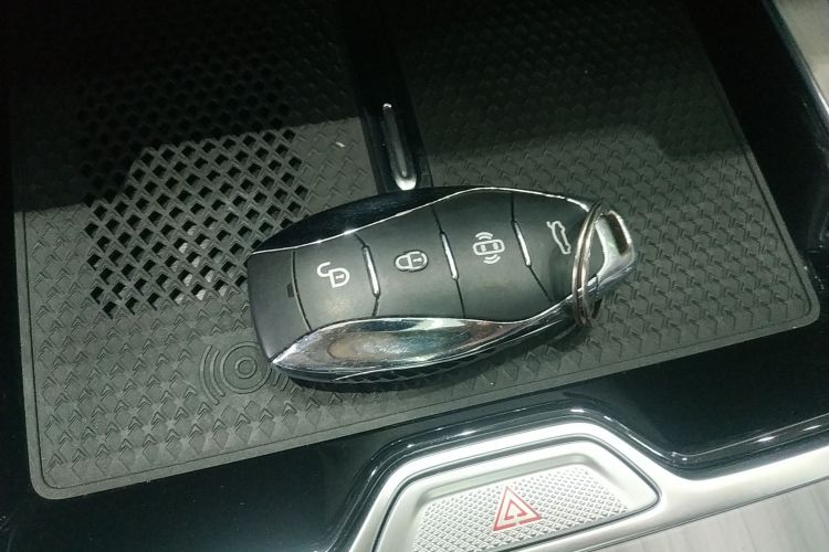 红旗HS5 2025款 2.0T 两驱旗享Pro版中控内饰7001