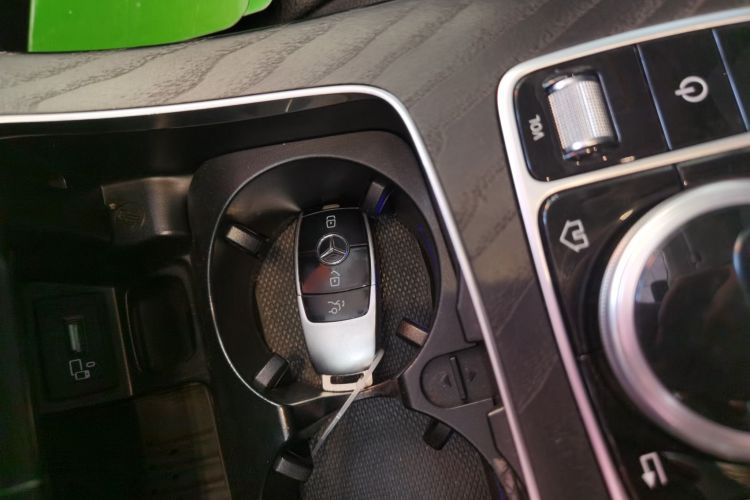 奔驰E级 2018款 改款 E 300 L 运动豪华型中控内饰7001