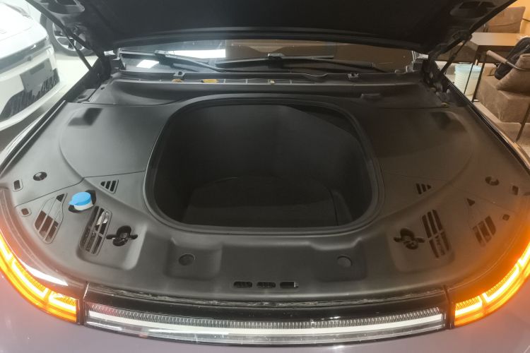 小鹏P7 2020款 670N机舱底盘24