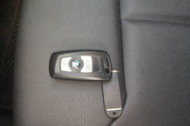 宝马3系 2015款 320Li 超悦版时尚型中控内饰11