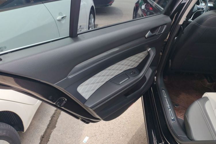 大众 迈腾 2023款 200万辆纪念版 330TSI DSG领先型中控内饰49