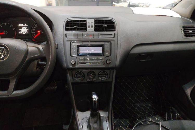 大众 Polo 2016款 1.4L 自动风尚型中控内饰16