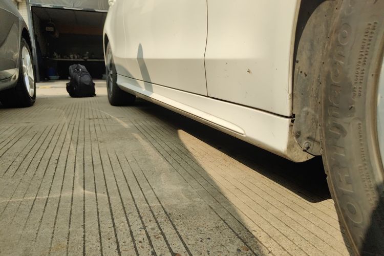 奔驰C级 2018款 C 200 运动版局部细节9001