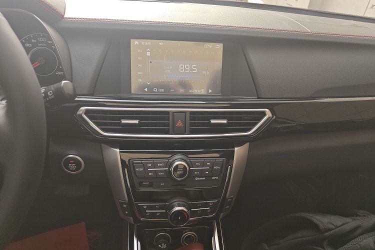 众泰 大迈X5 2015款 1.5T CVT知县型 国IV局部细节16