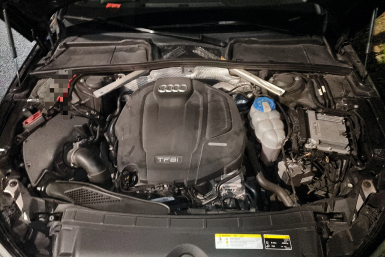 奥迪A4L 2018款 30周年年型 40 TFSI 进取型局部细节24