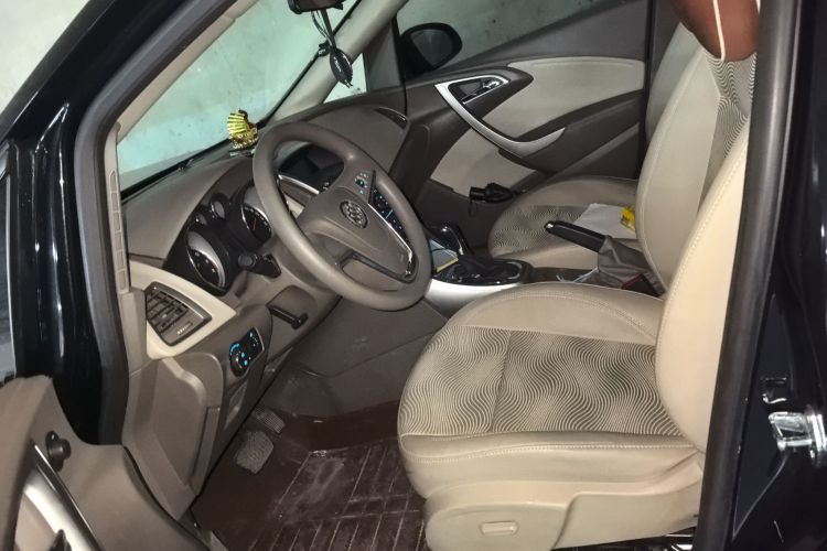 别克 英朗 2013款 GT 1.6L 自动时尚版中控内饰19