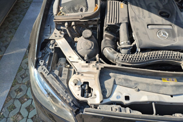 奔驰E级 2019款 E 300 L 运动时尚型局部细节9006