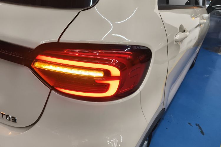 零跑汽车 零跑T03 2021款 400舒享版车身外观9