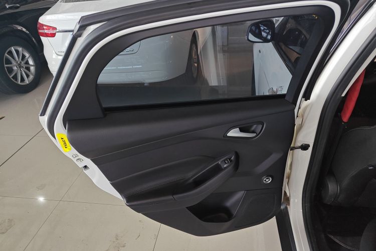 福特 福克斯 2018款 三厢经典 EcoBoost 180 自动精英型中控内饰49