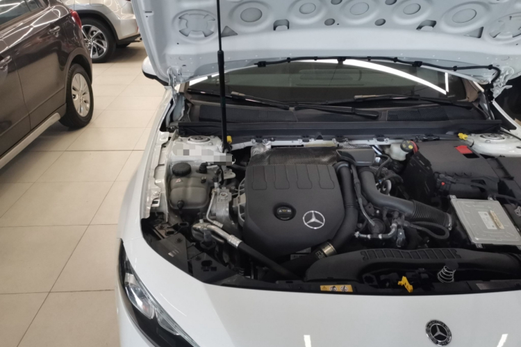 奔驰A级 2020款 改款 A 200 L 运动轿车时尚型机舱底盘25