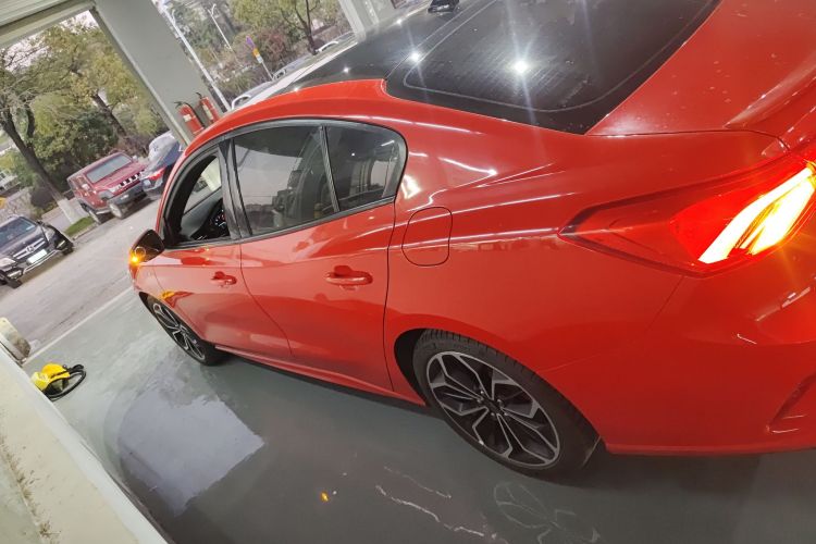 福特 福克斯 2020款 三厢 EcoBoost 180 自动ST Line车身外观4