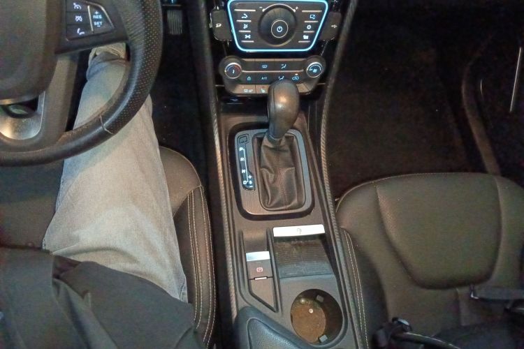 江铃 驭胜S330 2016款 1.5L GTDi 自动两驱尊贵版中控内饰18